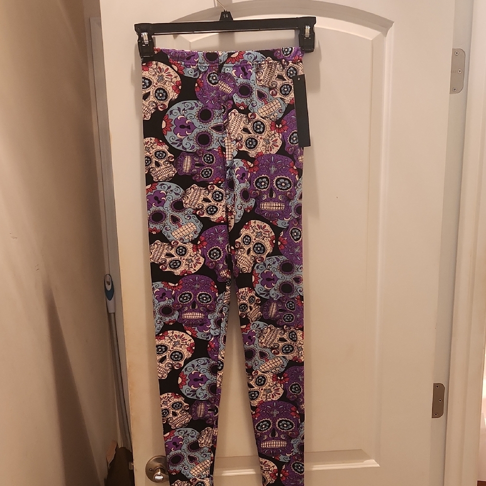 Vibrant Skull Print Leggings - Black and Purple